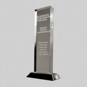gegraveerde award met eigen logo of tekst