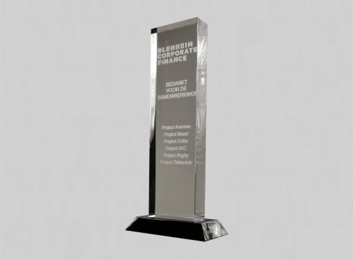 gegraveerde award met eigen logo of tekst